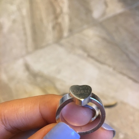 (SOLD)Gucci Heart Ring - Picture 6 of 8